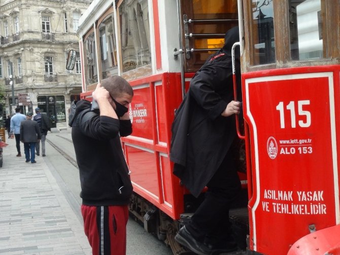 Nostajlik tramvay 2 ay aradan sonra İstiklal Caddesi’nde seferlere başladı
