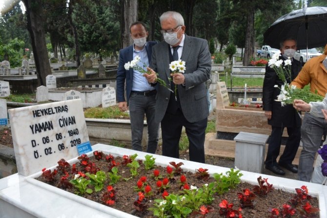 Heykeltıraş Yaman Civan mezarı başında anıldı