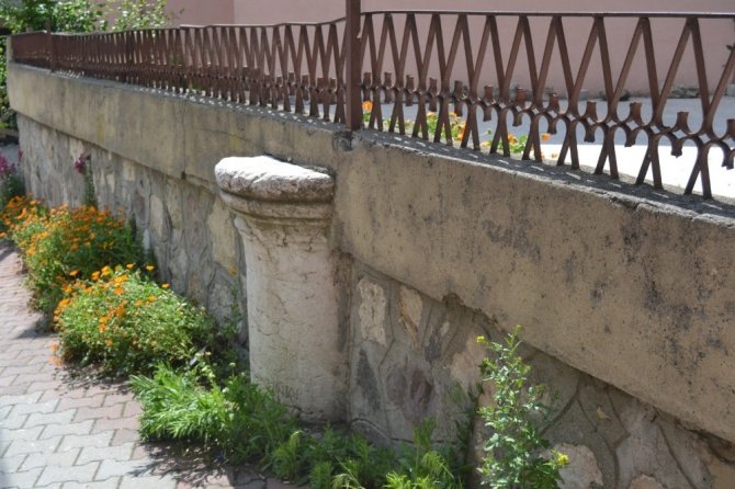 Bolu’da, istinat duvarı inşaatında kullanılan mezar taşı müzeye kaldırılacak