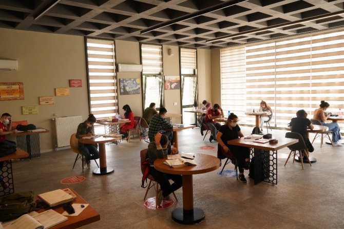 Büyükşehir Belediyesi kütüphaneleri yeniden faaliyete başladı