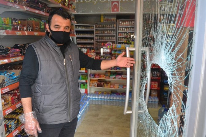 Bolu’da market hırsızlığı anbean güvenlik kamerasına yansıdı