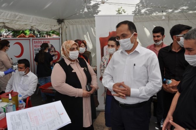 AK Partili kadınlar kan bağışında bulundu