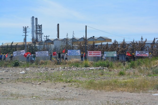 Çevreyi kirlettiği savunulan fabrikanın önünde çevreci mitingi