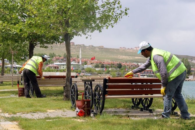 Van Büyükşehir Belediyesi park bakımlarına devam ediyor