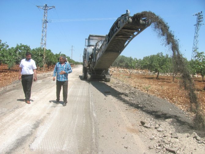 Araban’da bozulan asfalt yol çalışmalarına başlandı