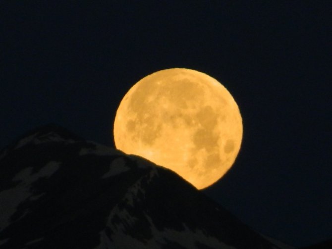 Posof’ta ay ışığında Arsiyan Dağı