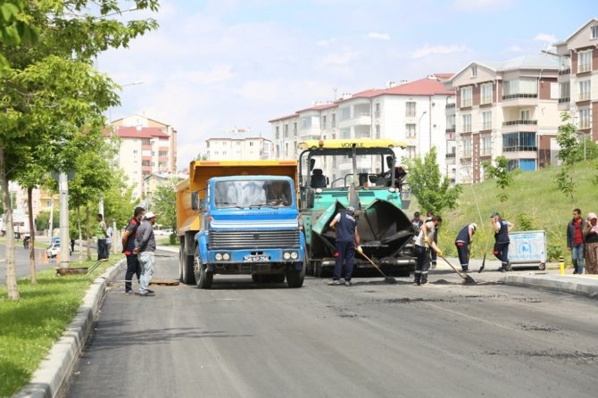 Sivas’ta asfalt çalışmalarının startı verildi