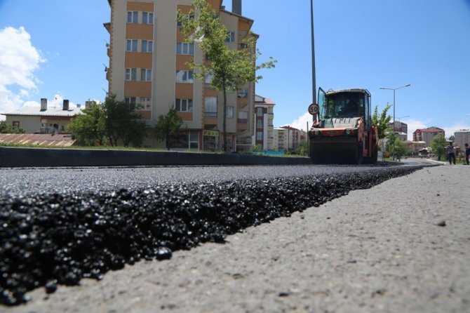Sivas’ta asfalt çalışmalarının startı verildi
