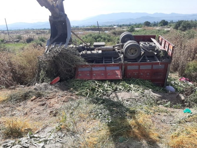 Tarım işçilerini taşıyan kamyonet devrildi: 2 ölü, 8 yaralı