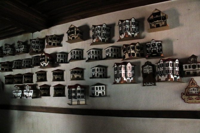 Genç girişimci doğup büyüdüğü Beypazarı’nın evlerini minyatür sanat eserine dönüştürüyor