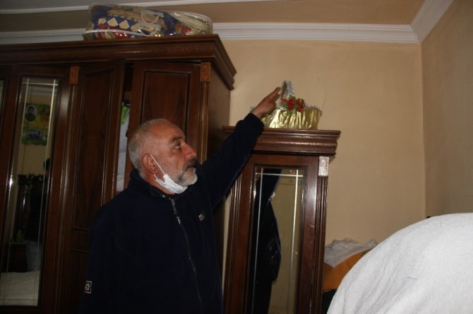 Bingöl’de meydana gelen depremin ardından Erzurum’daki bazı evlerde çatlaklar oluştu