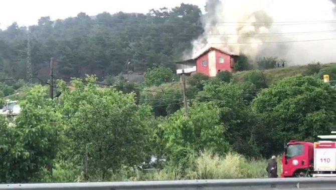Karabük’te iki katlı ev yangında kül oldu