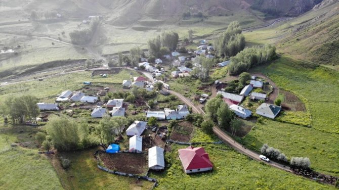 Bingöl’de depremin merkezi Kaynarpınar köyü havadan görüntülendi