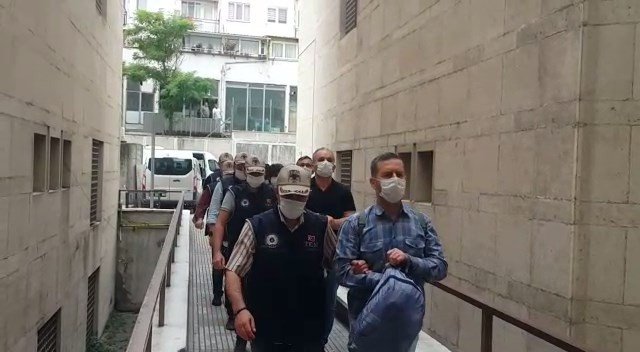 Bursa’da FETÖ/PDY operasyonunda gözaltına alınan 24 kişiden 2’si adliyeye sevk edildi