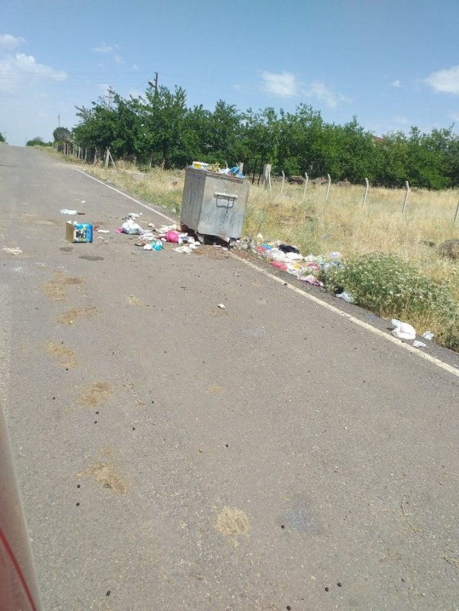 Karantina bölgesinde çöplerin toplatılmadığı iddiası