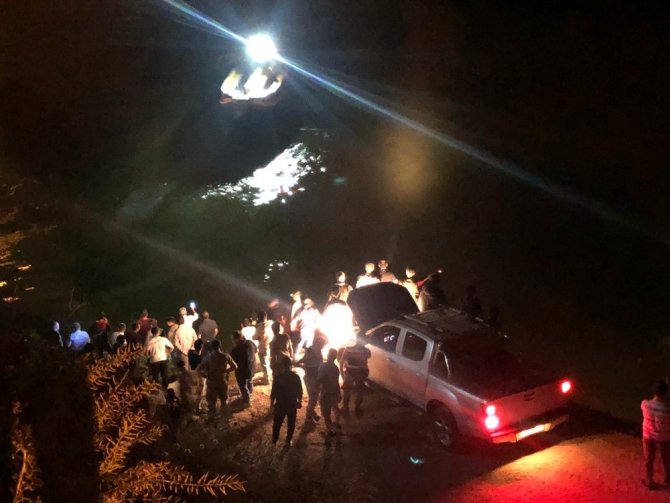Kemaliye’de minibüs nehre uçtu: 4 ölü, 3 yaralı