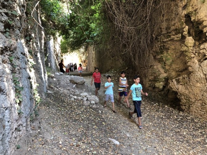 Mühendislik harikası "Titus Tüneli"ne turist akını