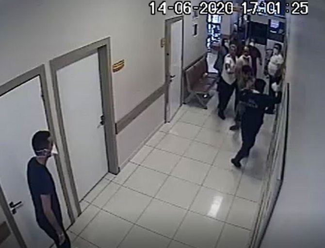 Sağlık çalışanlarına palalı saldırı güvenlik kamerasında