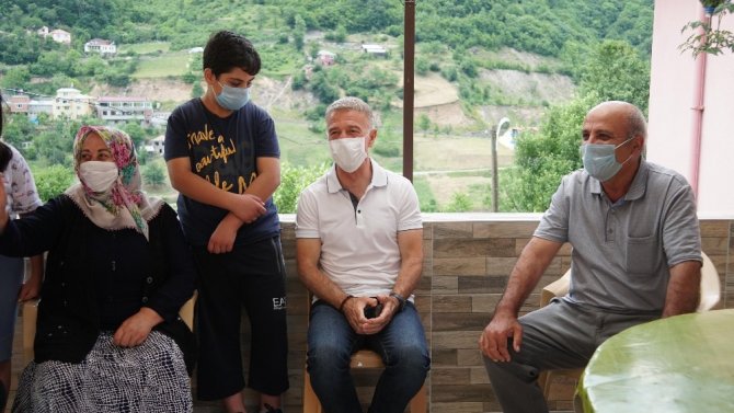 Trabzonspor Başkanı Ahmet Ağaoğlu Şehit Halit Avcı’nın ailesini ziyaret etti