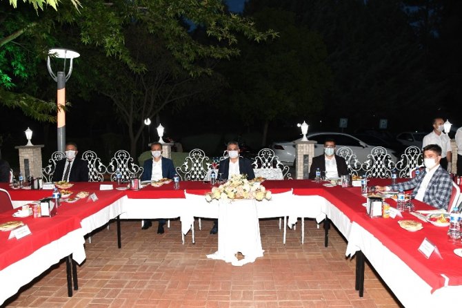 Vali Aykut Pekmez için veda yemeği düzenlendi