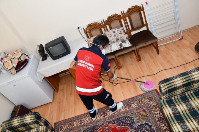 Aksaray Belediyesi evde bakım ve temizlik hizmetlerini sürdürüyor