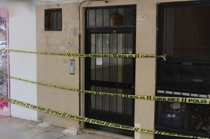 Antalya’da 10 dairenin bulunduğu bina karantinaya alındı
