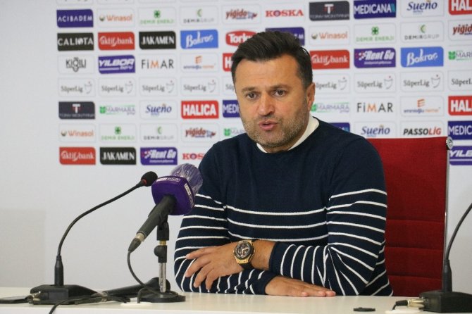 Denizlispor Teknik direktörü Uygun: "Futbolcu kardeşlerimi tebrik ediyorum"