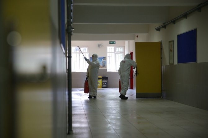 Fatih’te LGS öncesi okullar dezenfekte edildi