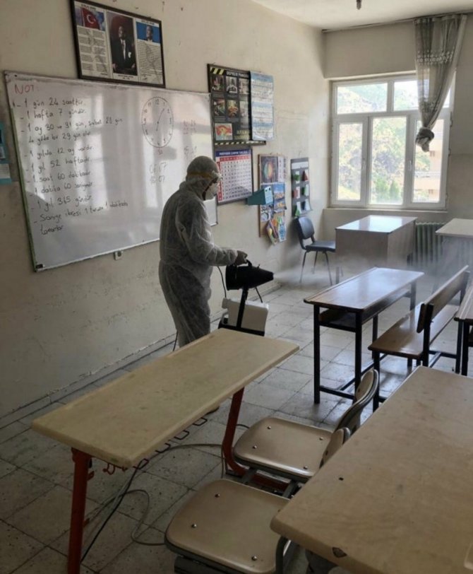 Şemdinli’de okullar dezenfekte edildi