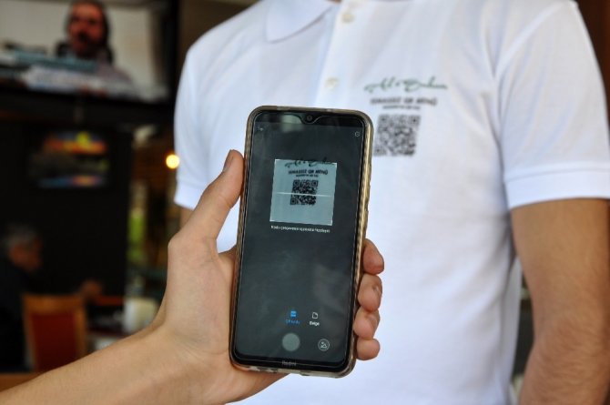 Mardin’deki restoranda siparişler QR kodla veriliyor