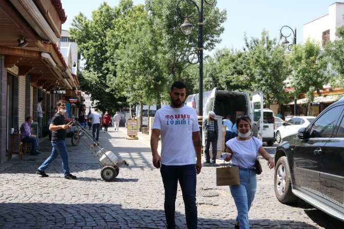 Diyarbakır’da ikinci dalga eğilimi devam ediyor