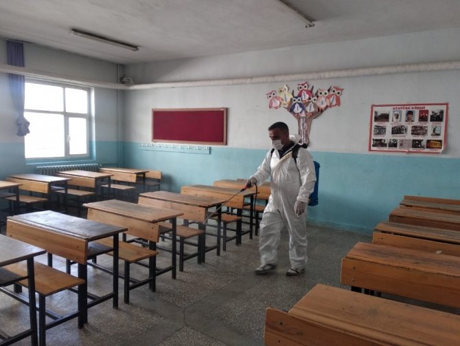 Kurtalan’da sınav öncesi okullar dezenfekte edildi