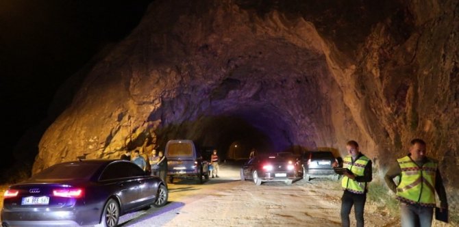 5 kişinin öldüğü kaza mahallinde Vali Arslantaş, incelemede bulundu