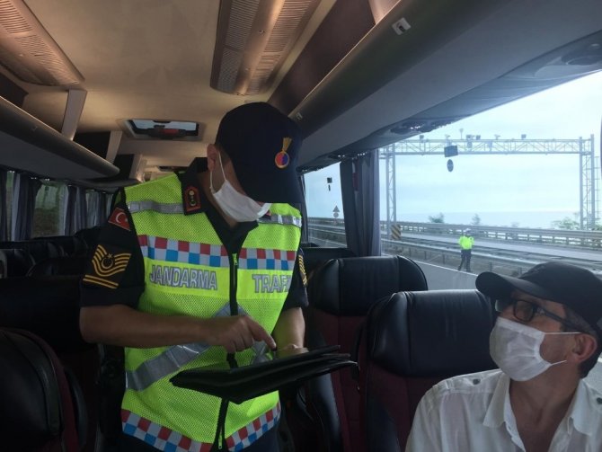 Jandarma 39 şüpheliyi yakaladı, 3 araç trafikten men edildi