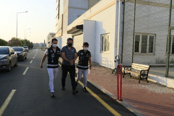Adana’da FETÖ operasyonu: 5 gözaltı