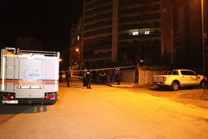 Ankara’da giriş katında çatlaklar oluşan 18 katlı bina tahliye edildi