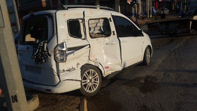 Konya’da tır ve hafif ticari araç çarpıştı: 1 yaralı